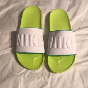 Nike women’s 8 slides